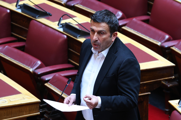 Παραστατίδης: «Αποφασίζουμε και διατάζουμε» από τη Ζαχαράκη για να διασωθεί το ναυάγιο της αδειοδότησης των ιδιωτικών πανεπιστημίων