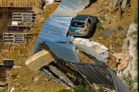 Απίστευτο βίντεο: Δρόμος «καταπίνει» αυτοκίνητο στη Θεσσαλονίκη