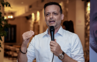 ΠΑΣΟΚ: Ξανά στο προσκήνιο πιθανό ασυμβίβαστο για τον Χάρη Δούκα - Τι απαντά ο ίδιος