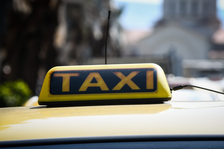 Ανακοινώθηκαν μεγάλες αυξήσεις στα κόμιστρα των ταξί, η νέα τιμή για την ελάχιστη «ταρίφα»
