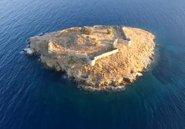 Τα εντυπωσιακά κάστρα της Αττικής που αξίζει να γνωρίσεις, ταξίδι στην ιστορία, ακριβώς δίπλα σου