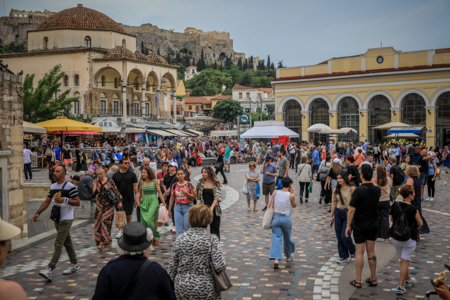 ΑΑΔΕ: Πρόστιμα χιλιάδων ευρώ σε γνωστά εστιατόρια σε Μοναστηράκι και παραλιακή