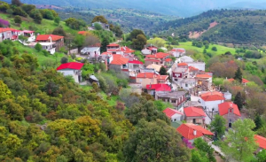 Το ψαγμένο χωριό της Εύβοιας για φθινοπωρινές εκδρομές