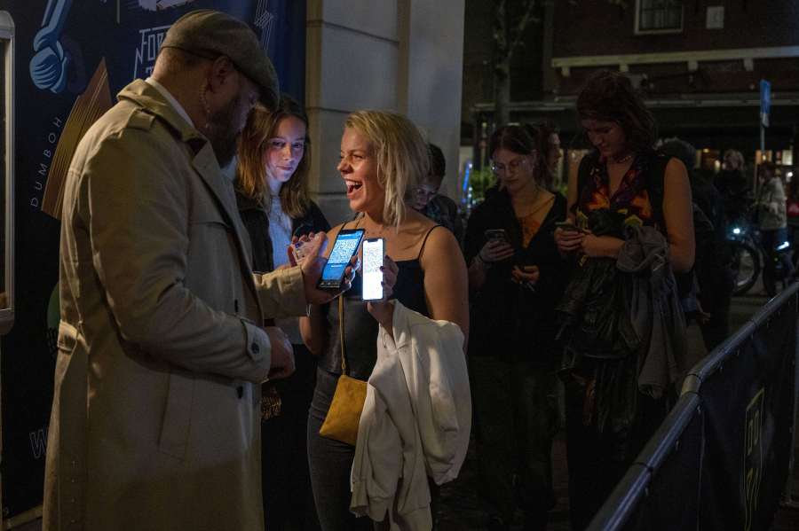 Ολλανδία: Οι ψηλότεροι του κόσμου κόντυναν... ένα εκατοστό