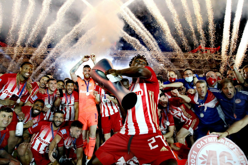 Έτσι γιόρτασε ο Ολυμπιακός το 46ο πρωτάθλημα: Αφιέρωμα στην ελληνική επανάσταση και παράδοση (βίντεο)