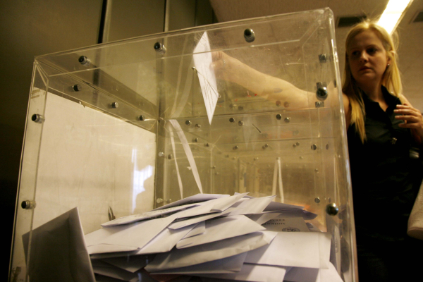 Δημοσκόπηση MRB: Οι ευνοούμενοι και οι χαμένοι από την αποχή στις ευρωεκλογές