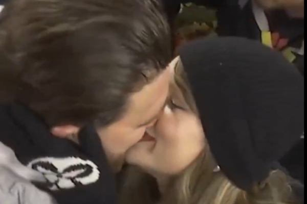 Τέιλορ Σουίφτ: Σήμερα όλοι μιλούν για το φιλί της στον Τράβις Κέλσι (Βίντεο)