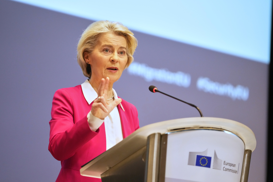 Ούρσουλα φον ντερ Λάιεν σε Τραμπ: Μην ανακατεύεσαι στην ευρωπαϊκή δημοκρατία