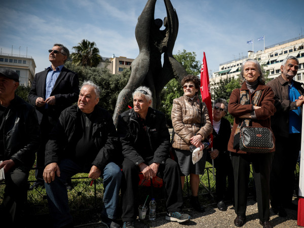 «Δώρο» νέο εφάπαξ και επιστροφή εισφορών σε συνταξιούχους που επέστρεψαν στην εργασία - Ποιοι το δικαιούνται