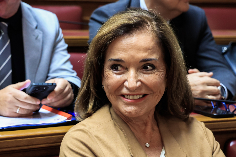 Η Ντόρα ανησυχεί για «υβριδική επίθεση» στις εκλογές