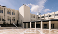 Η παράσταση που εγκαινιάζει το Στοά culture στο αίθριο της Στοάς Αρσακείου