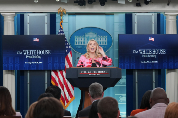 Σκέψεις Τραμπ να στραφεί στις αραβικές χώρες για τον «λογαριασμό» του πολέμου στο Ιράν