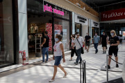 Πρόβα τζενεράλε για την επιστροφή στην κανονικότητα: Aνοιχτά από σήμερα mall, εκπτωτικά χωριά, κέντρα αισθητικής
