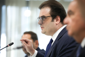 Τα ελληνικά «Utilities» στο ραντάρ ξένων επενδυτικών οίκων, το αναδρομικό νομοθετικό «tunning» για τις δημόσιες προτάσεις, το ενημερωτικό δελτίο του Euronext και η αύξηση των ακάλυπτων επιταγών