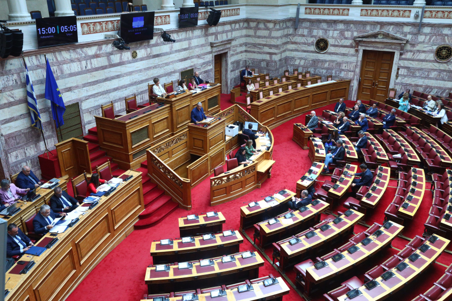 Νέος γύρος αντιπαράθεσης στη Βουλή - Live οι ομιλίες