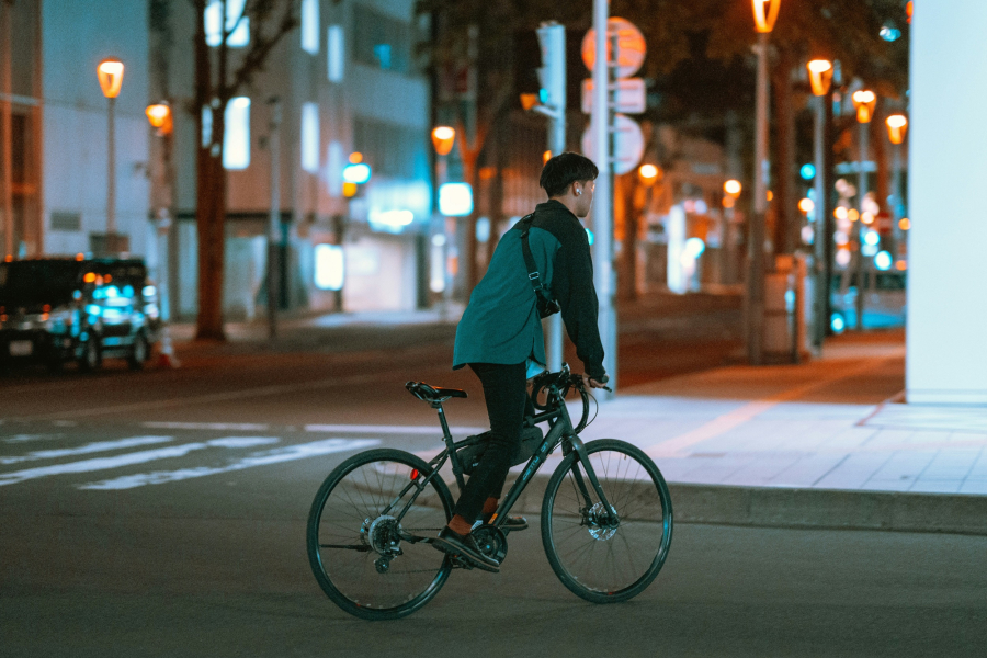 Ιαπωνία: Ποινές φυλάκισης και πρόστιμα σε ποδηλάτες που χρησιμοποιούν το κινητό