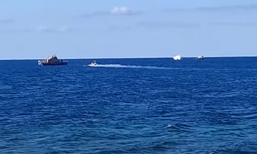 Μεσσηνία: Δύσκολη επιχείρηση διάσωσης θαλαμηγού που προσέκρουσε σε νησάκι (βίντεο)