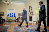Η πιο μίζερη δεξίωση στην ιστορία της μεταπολίτευσης -Ούτε λέξη για την ποιότητα της Δημοκρατίας!