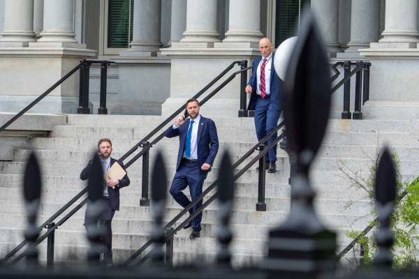 Στον «πάγο» οι συνομιλίες ΗΠΑ - Ιράν: Όλα δείχνουν αδιέξοδο μετά τις νέες απειλές