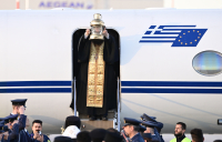 Στην Ελλάδα το Άγιο Φως: Με ειδικές πτήσεις σε όλη τη χώρα (εικόνες)