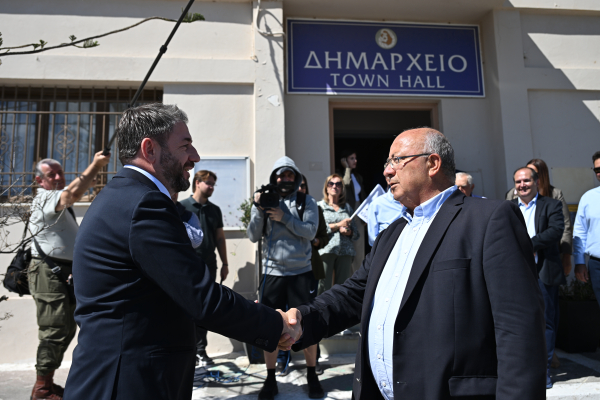 Επίσκεψη Ανδρουλάκη στη Σαντορίνη: «Όραμά μας να δώσουμε προστιθέμενη αξία κάθε νησί των Κυκλάδων»