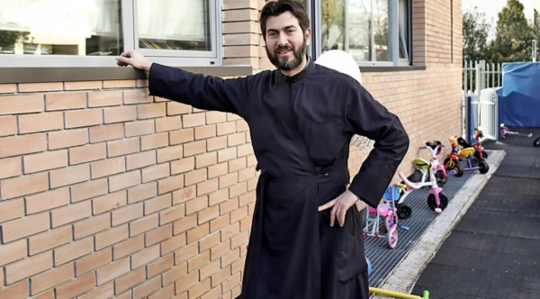 Επίθεση σε κυβέρνηση και Ιερώνυμο από τους δικηγόρους του πατέρα Αντωνίου: «Άλλαξαν τις κλειδαριές και πέταξαν στο δρόμο την οικογένεια του»