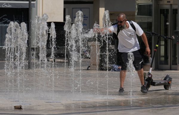 WMO: Ο καύσωνας φτάνει στα Βαλκάνια - Θα επηρεάσει και την Ελλάδα