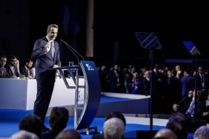 Ο Μητσοτάκης και τα... «μπουζούκια χωρίς τσιγάρο» - Η ατάκα του πρωθυπουργού στο Συνέδριο