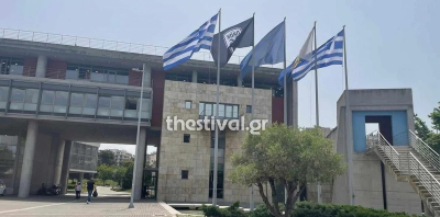 Η σημαία του ΠΑΟΚ κυματίζει στο δημαρχείο της Θεσσαλονίκης