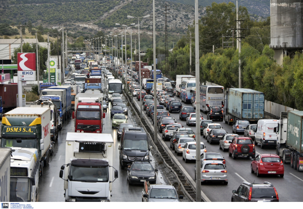 Κόκκινο «χτύπησε» η κίνηση λόγω τρακτέρ - Πού εντοπίζονται τα προβλήματα