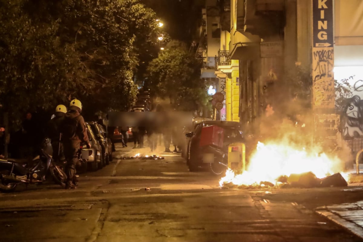 Επεισόδια τα ξημερώματα στα Εξάρχεια - Τραυματίστηκαν 3 αστυνομικοί και προσήχθησαν 21 άτομα - Dnews