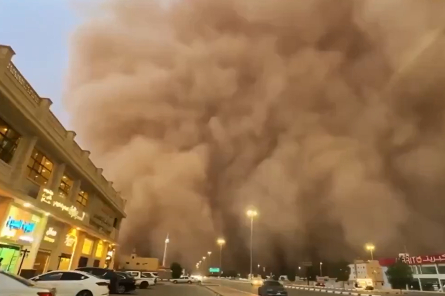 Αμμοθύελλα σαρώνει τη Σαουδική Αραβία (Εικόνες & βίντεο)