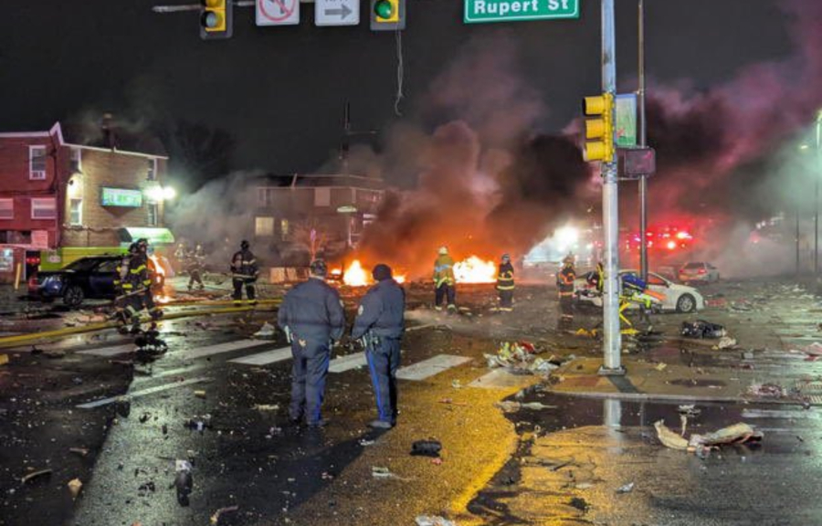 Συντριβή αεροσκάφους στη Φιλαδέλφεια: Νέες εικόνες από την πτώση - Νεκροί οι 6 επιβαίνοντες (βίντεο)