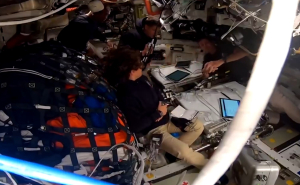 Artemis II: Έσπασε το ρεκόρ του Apollo 13 και οι αστροναύτες ξέσπασαν σε κλάματα (Βίντεο)