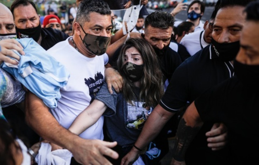 Συγκλονίζει η κόρη του Μαραντόνα: «Η οικογένεια φοβάται τη μαφία»