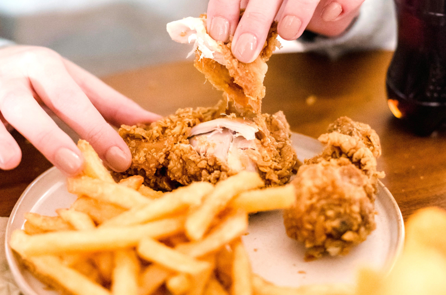 Τέλος στα λαδωμένα μπολ, το κόλπο να τα κάνετε ξανά «τριζάτα»