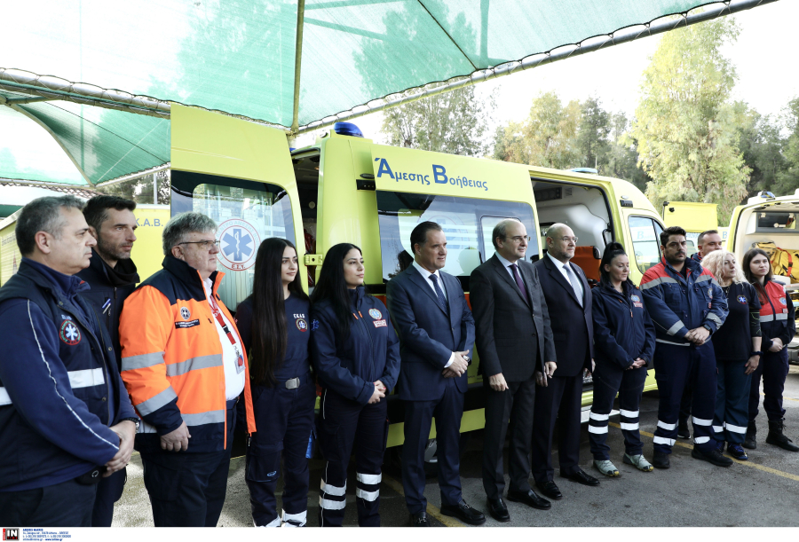 Παράδοση 10 ασθενοφόρων στο ΕΚΑΒ από το Υπουργείο Εθνικής Οικονομίας και Οικονομικών