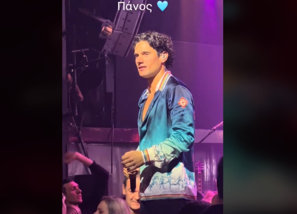 Ο Πάνος Βλάχος απαντάει για το πουκάμισο 865 ευρώ που φόρεσε επί σκηνής