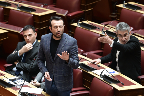 ΠΑΣΟΚ και ΣΥΡΙΖΑ διαψεύδουν τον Ν. Παππά για τα περί προσυνεννόησης για την πρότασης μομφής