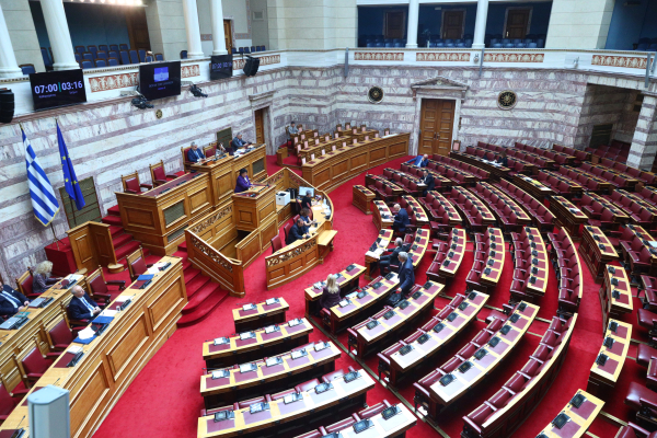 Επεισόδιο Χρηστίδου - Μπάρκα στη Βουλή: «Εάν ξαναγελάσεις, θα σου σπάσω τα μούτρα»