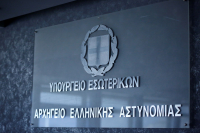 Χειροπέδες σε τέσσερις αστυνομικούς για βασανισμό κρατουμένου