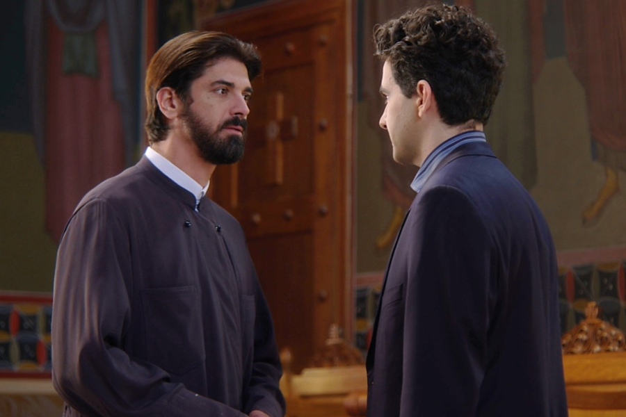 «Άγιος Έρωτας»: Οι υποψίες του Πέτρου για την Χλόη και τον πατέρα Νικόλαο φουντώνουν (Βίντεο)