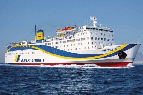 Δεμένο στο λιμάνι της Ρόδου παραμένει το «Πρέβελης»