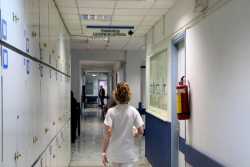 ΕΙΝΑΠ: Στον αέρα η περίθαλψη των ανασφάλιστων λόγω μη χρηματοδότησης