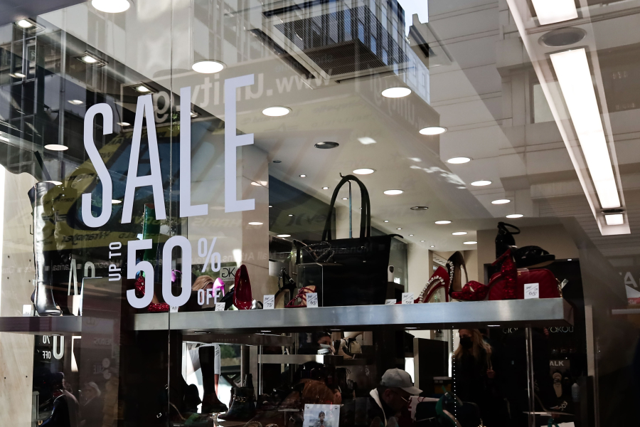 Τι ώρα ανοίγουν αύριο Κυριακή τα καταστήματα