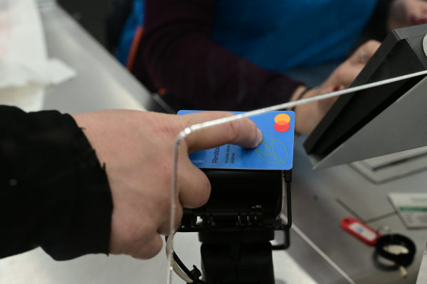 Τι ώρα κλείνουν σήμερα καταστήματα και σούπερ μάρκετ