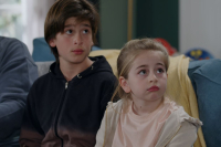 «Έχω Παιδιά»: Ο Μιχάλης αποφασίζει να βρει τον χαμένο νονό του Τάσου (Βίντεο)