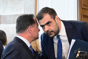 «Άδειασμα» Μαρινάκη σε Γεωργιάδη για τα περί συνεργασίας με Σαμαρά: «Η θέση αυτή δεν είναι του πρωθυπουργού και της κυβέρνησης»