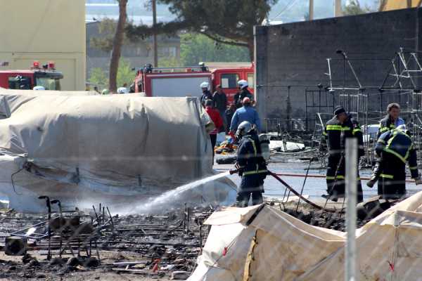 Στο νοσοκομείο τρεις πρόσφυγες μετά από τη φωτιά στα Διαβατά