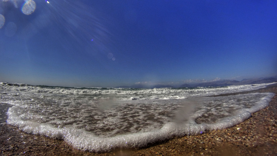 Καιρός: Ζέστη αλλά με βροχές και καταιγίδες σήμερα, πού θα πέσουν μπόρες